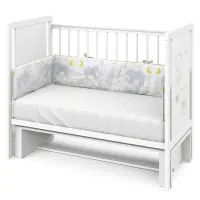 Детская кроватка Indigo Happy Friends маятник на колесах белая аляска-мишки